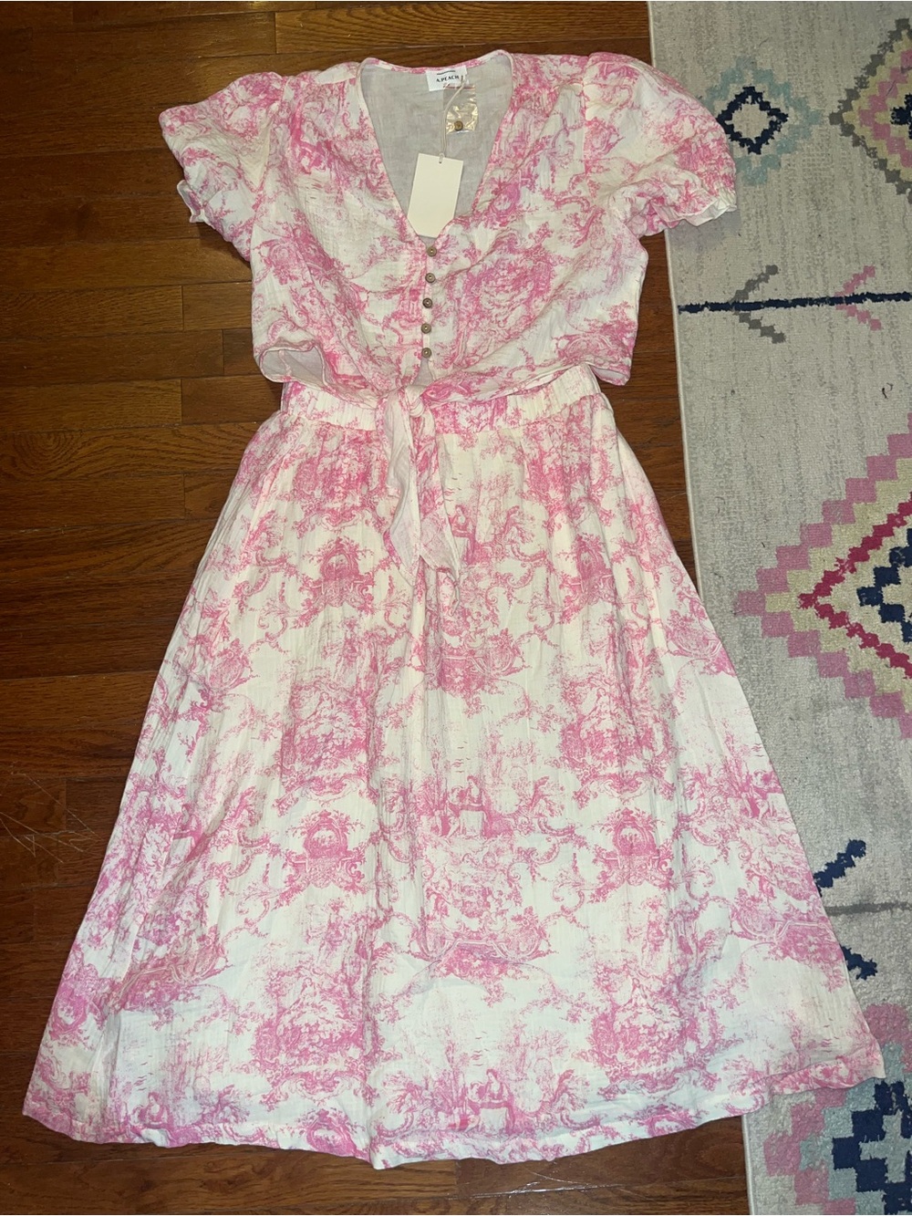 💗🤍 NWT women’s two-piece pink and white toile print skirt set size medium